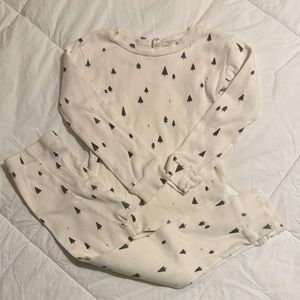 Ryle and Cru tree print pajama set 4-5 years